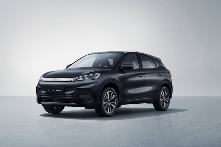 El BYD Atto 3 se pone al día y ya tiene precio en España: carga más rápida y llave digital NFC