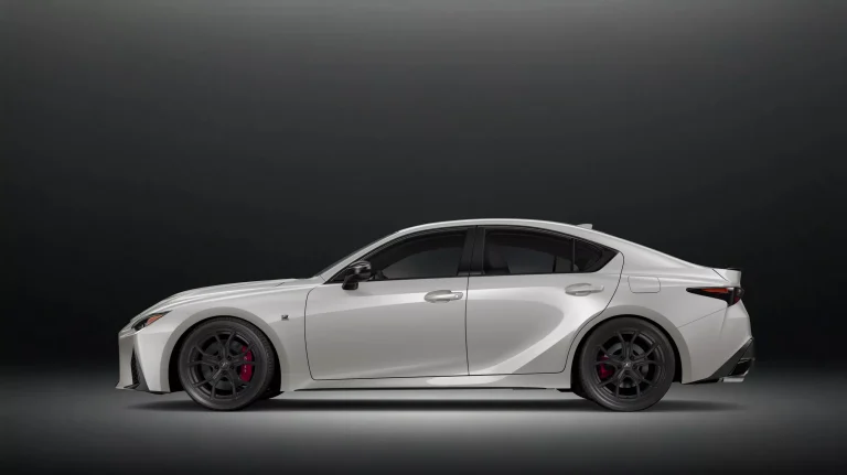 Lexus va a decirle sayonara IS 500, y esta puede ser tu última oportunidad de hacerte con un V8 atmosférico en este formato
