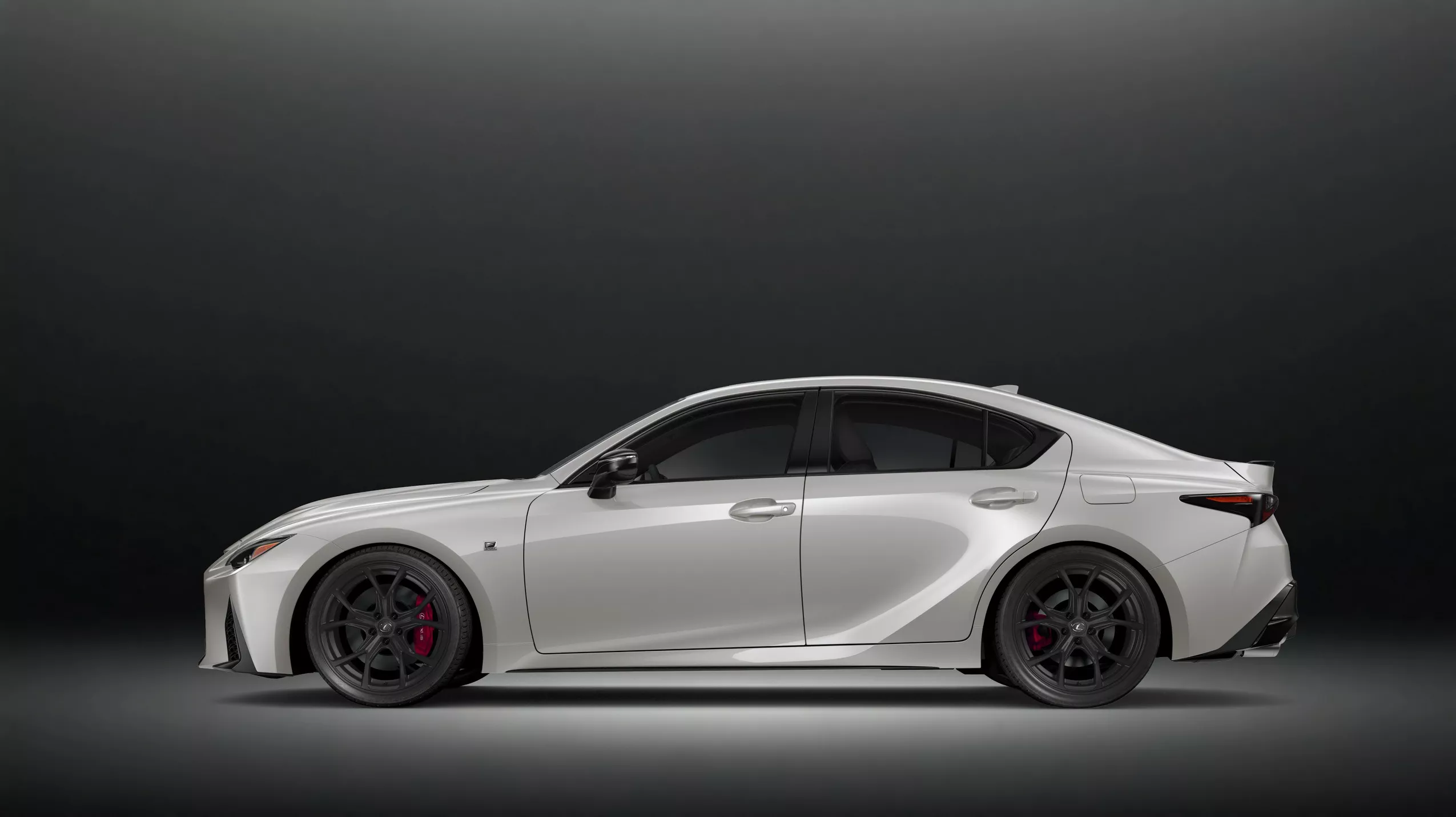 Lexus va a decirle sayonara IS 500, y esta puede ser tu última oportunidad de hacerte con un V8 atmosférico en este formato