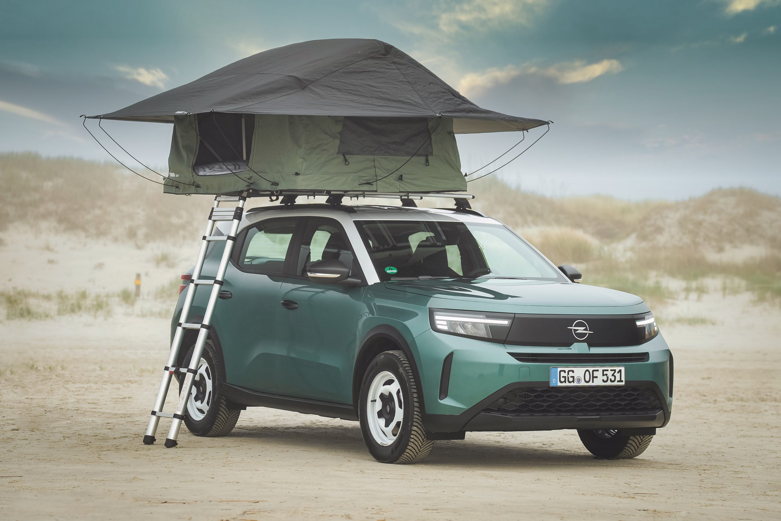 Opel Frontera se reinventa: El SUV económico que conquista la aventura camper con tienda de techo