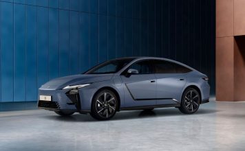 El Lexus ES 2026 se electrifica por completo, pero… ¿está a la altura de sus rivales? lexus es portada