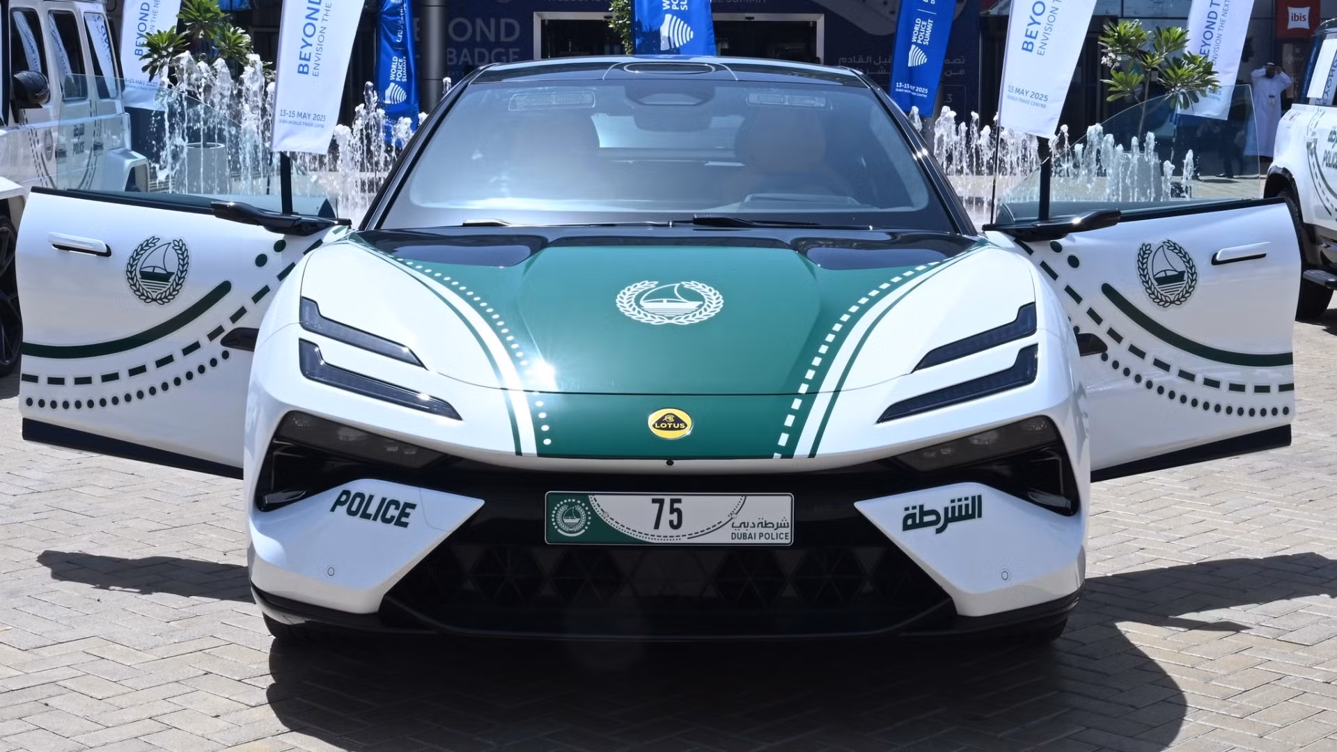 La policía de Dubái añade un nuevo coche a su flota: es eléctrico y tiene más de 600 CV