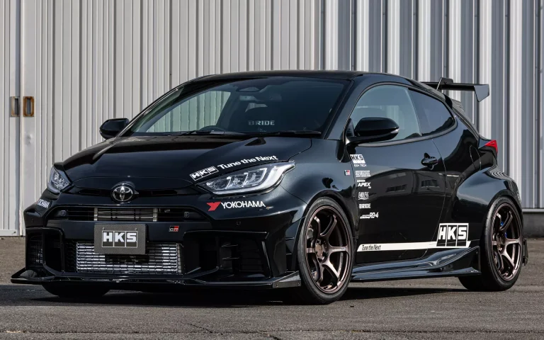 HKS quiere que tu Toyota GR Yaris gire más cuellos… con este kit aerodinámico