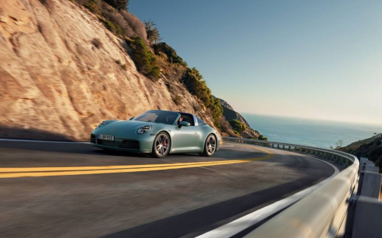 El Porsche 911 recibe tres nuevas versiones con tracción total y 480 CV de potencia