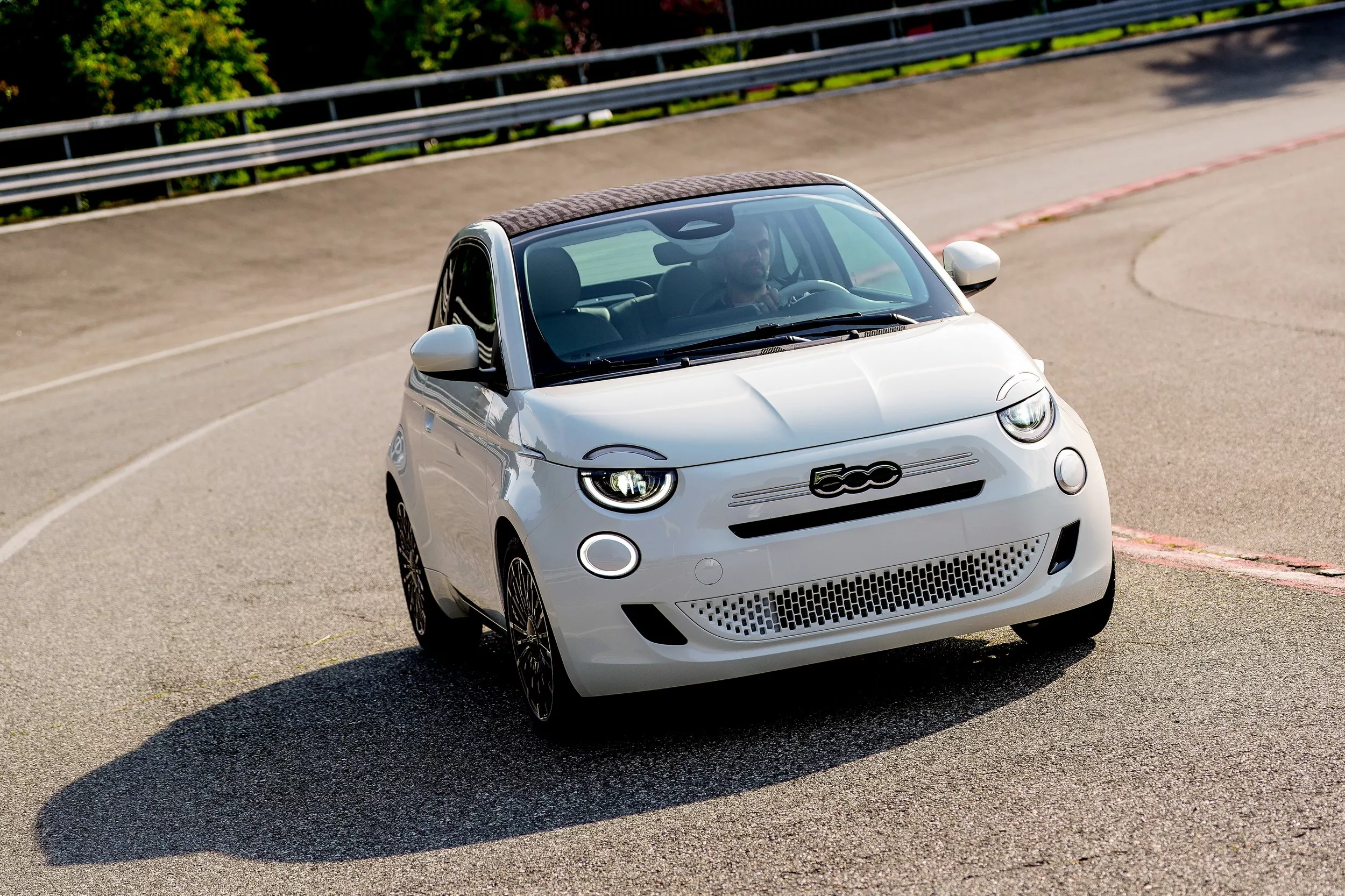 El Fiat 500 híbrido comenzará su producción en Noviembre… y su precio de partida rondará los 18.000 euros