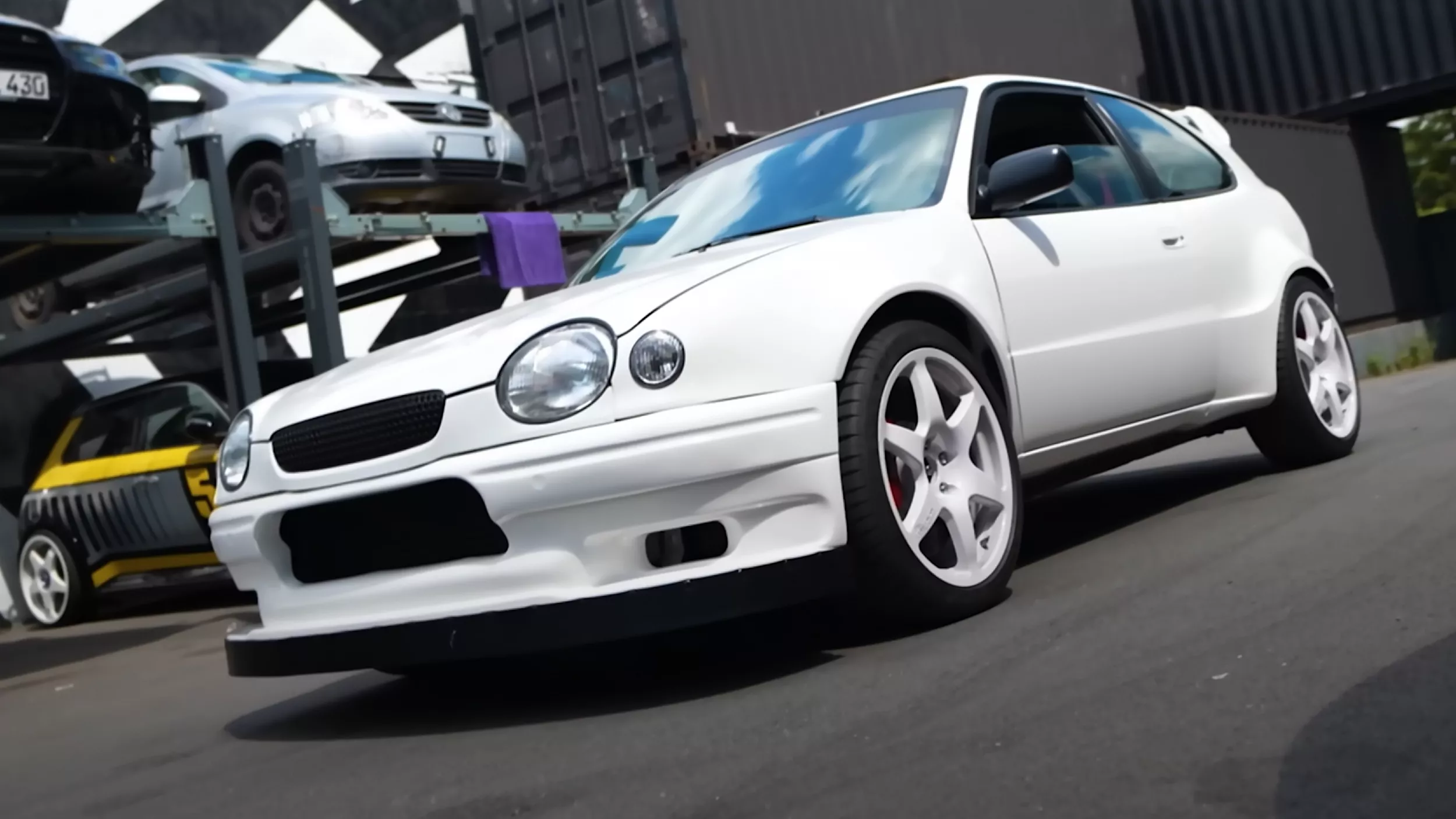 Este restomod del Toyota Corolla te dejará sin palabras: ¡tiene motor de GR Yaris!