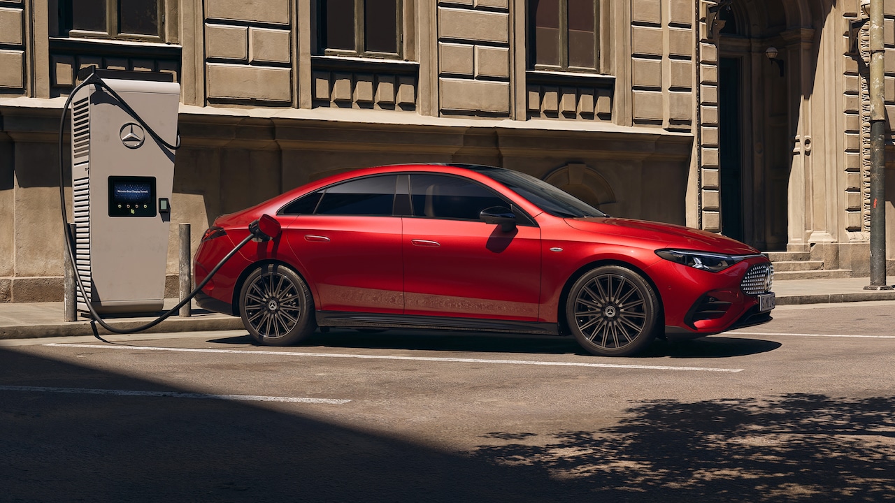 El CEO de Mercedes da la voz de alarma: si se prohíben los coches de combustión en 2035, la industria del automóvil podría colapsar