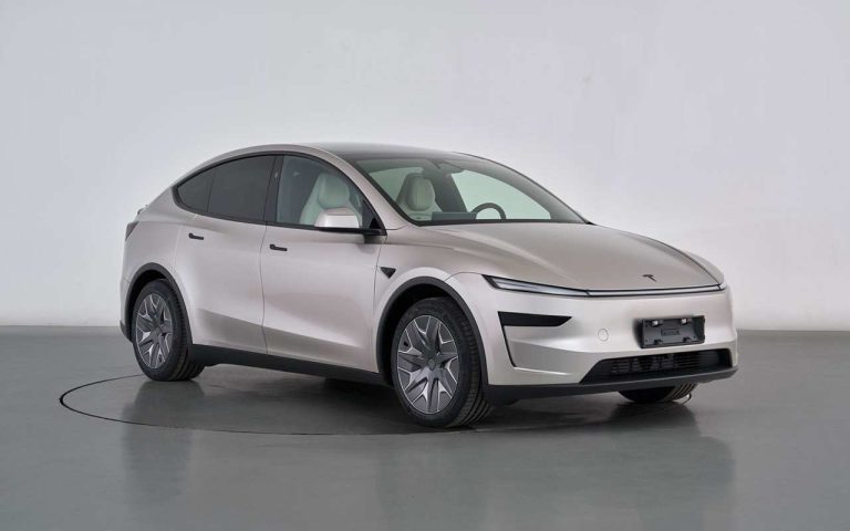 El nuevo Tesla Model Y de seis asientos cazado en China… y luce así