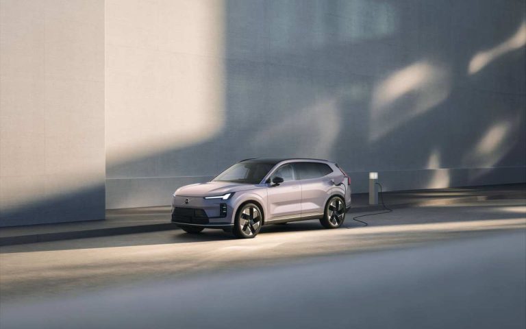 Vuelve el Volvo XC70: lo hace como SUV PHEV con 200 km de autonomía eléctrica (1200 en total)