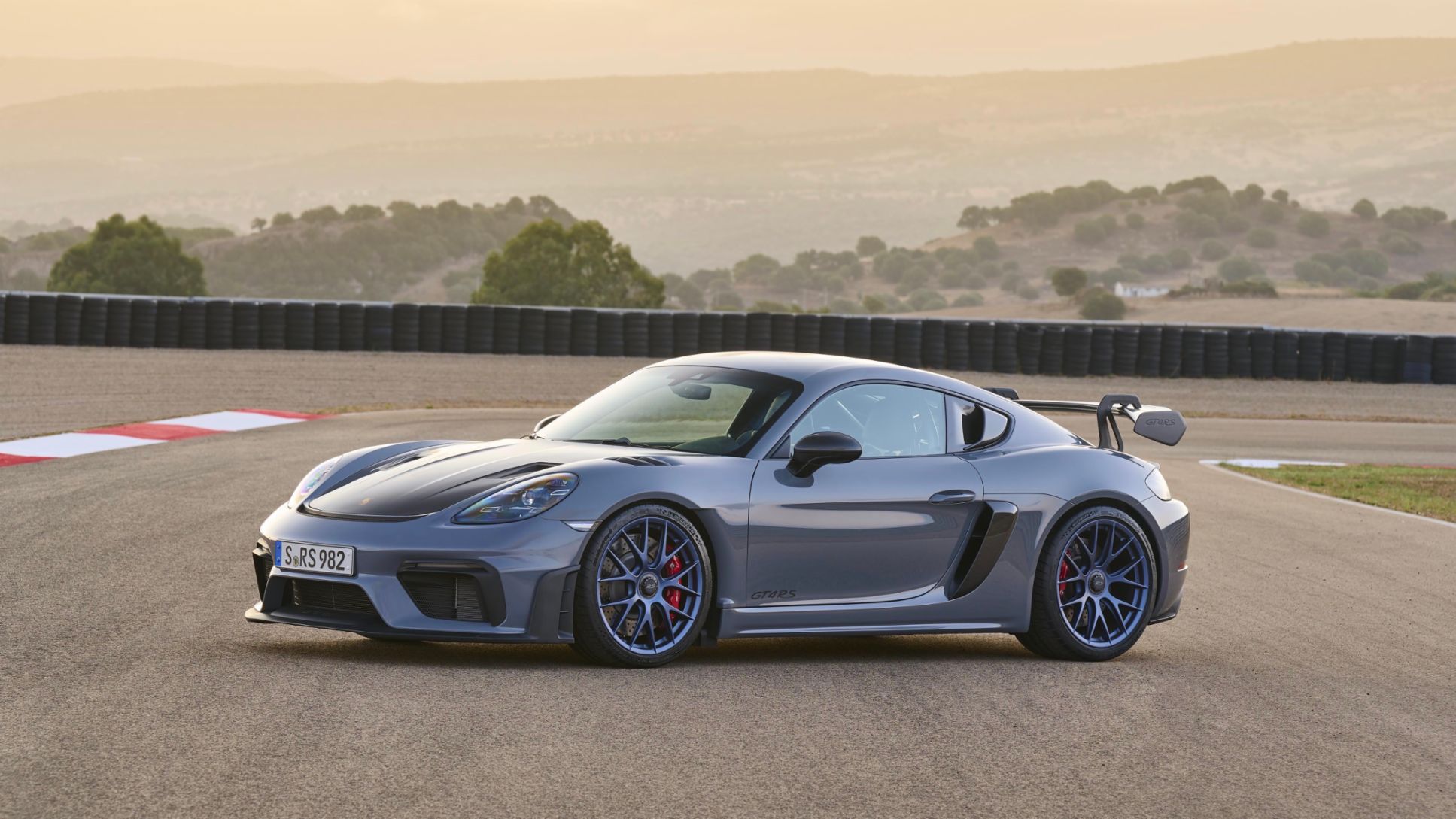 Porsche da marcha atrás: los 718 mantendrán los motores de combustión en los RS y GT4