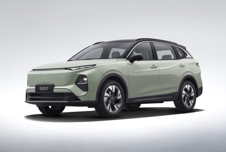 Este SUV híbrido enchufable con 250 CV acaba de aterrizar en España: es chino y cuesta menos de 40.000 euros