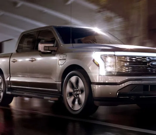 Ford paraliza el F-150 Lightning y apuesta por gasolina e híbridos 2022 ford f 150 lightning side view