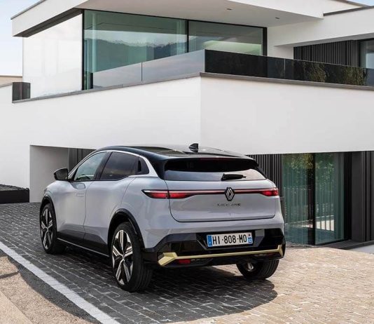 renault megane e tech electric trasera 1