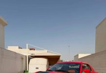 Este BMW Z1 es muy especial: tiene un V10 en su vano motor bmw z1 with v10 engine swap 3 scaled