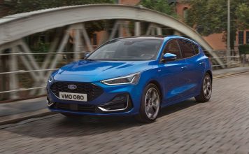 El Ford Focus se despide tras 27 años y 12 millones de unidades ford focus azul dinamico 781945