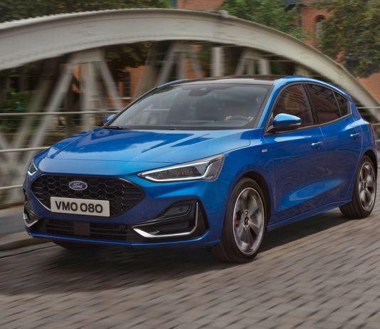 El Ford Focus se despide tras 27 años y 12 millones de unidades ford focus azul dinamico 781945