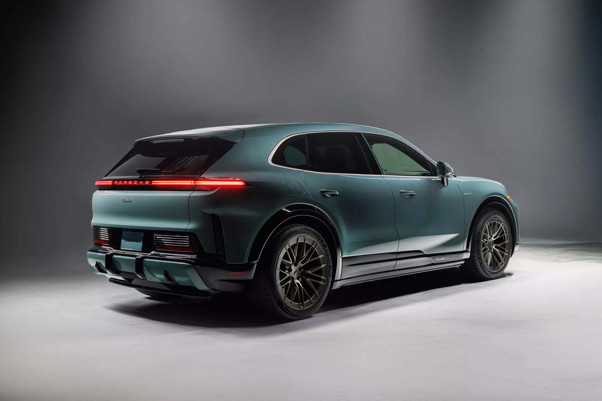 2026 porsche cayenne turbo electric 00032