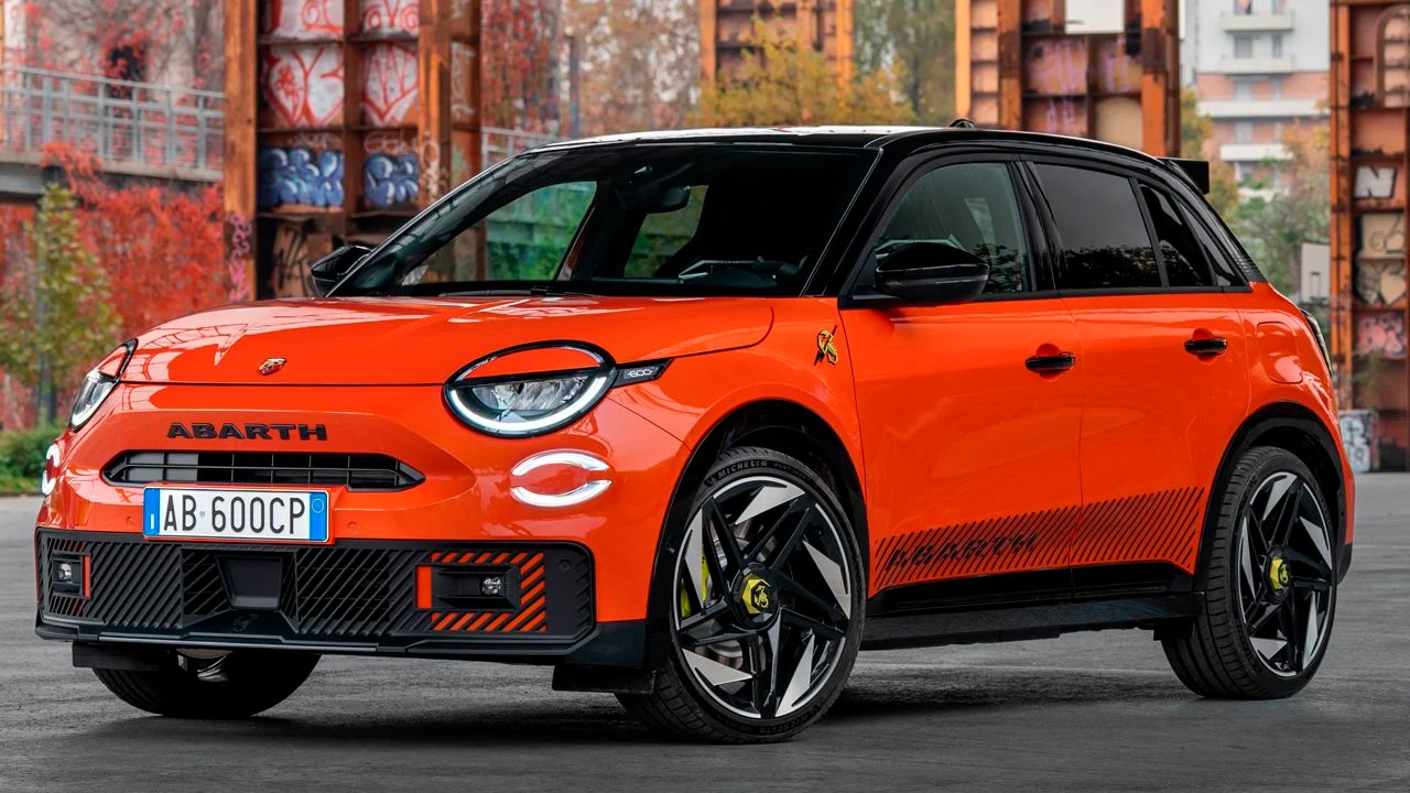Abarth 600e Competizione 2026: más radical y 3.000 € menos que antes