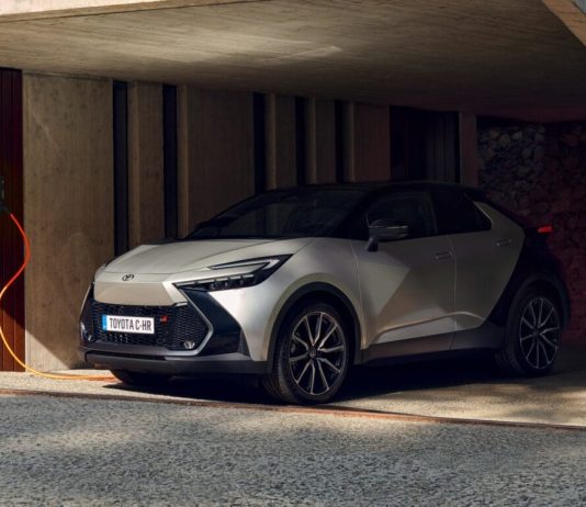 El que dominó el mercado europeo durante muchos años, derrocado: ya se venden más híbridos enchufables que coches diésel toyota c hr phev 2024 0 1130x772