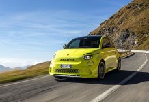Abarth estudia volver a los motores de combustión: su apuesta por lo eléctrico no le ha salido del todo bien abarth 500e 1