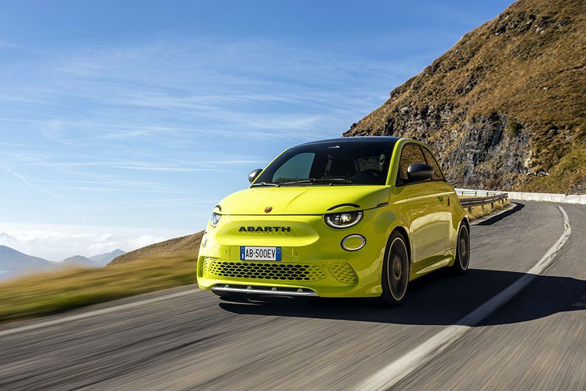 Abarth estudia volver a los motores de combustión: su apuesta por lo eléctrico no le ha salido del todo bien
