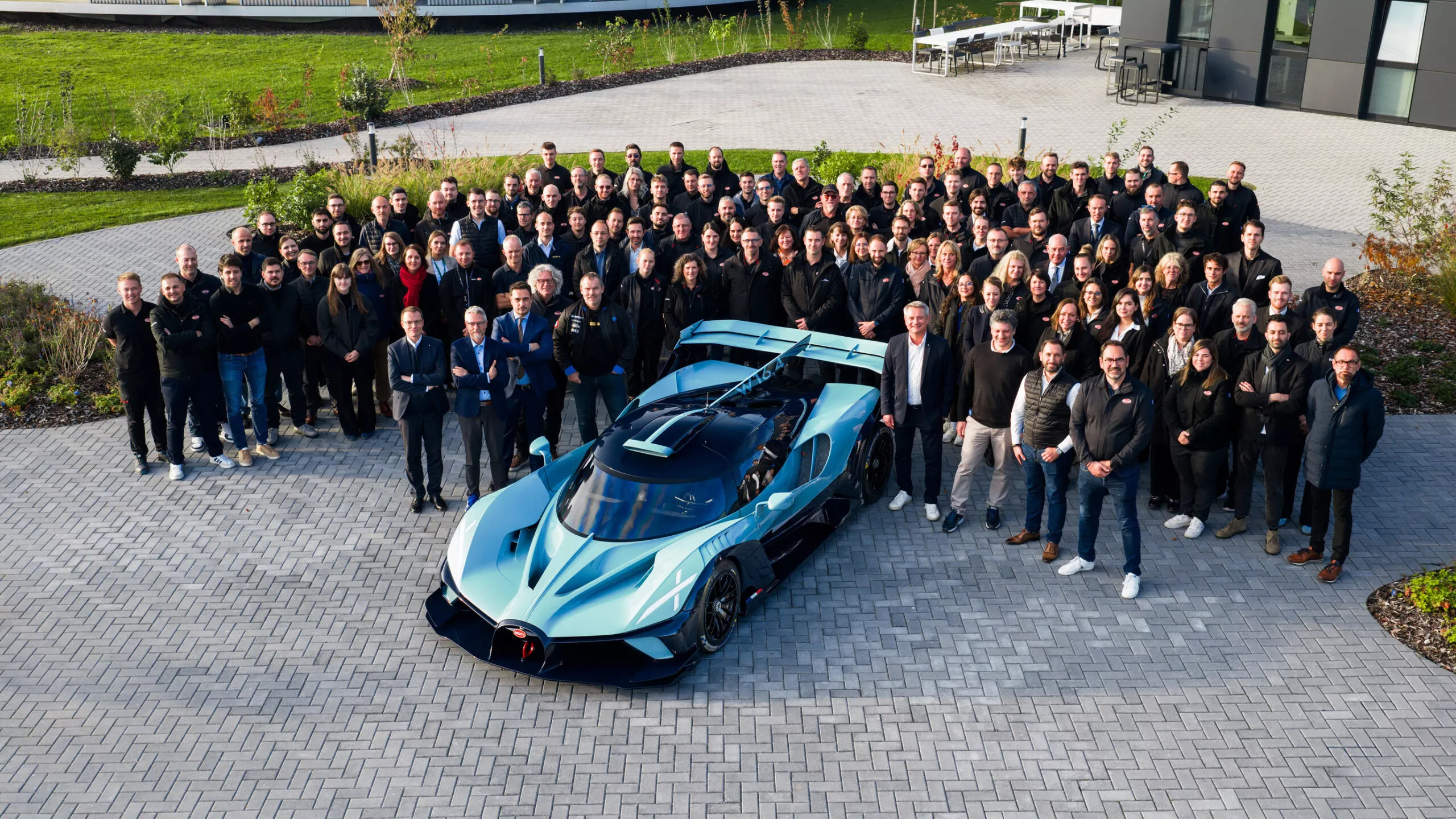 Sale de fábrica el último ejemplar de este Bugatti de circuito: sólo 40 unidades fabricadas