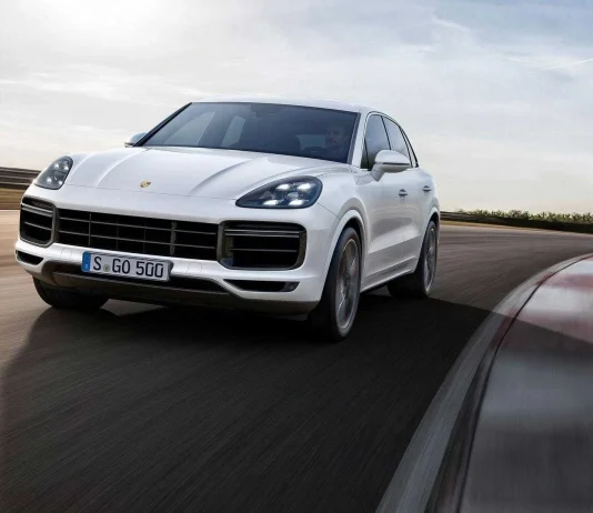 Cientos de Porsche en Rusia dejan de arrancar de la noche a la mañana: ¿qué ha sucedido? 2018 porsche cayenne turbo official image