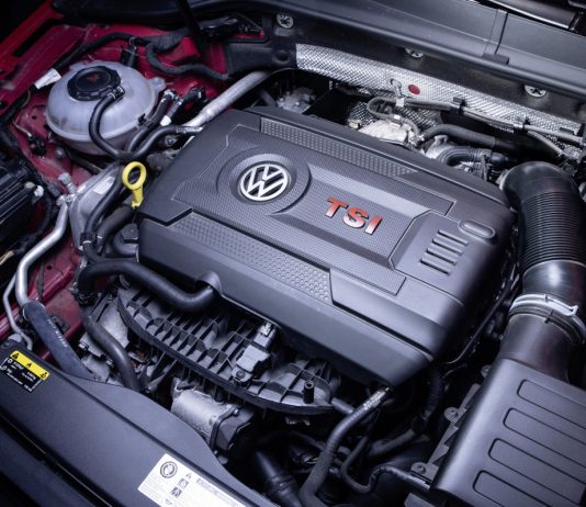 Adiós al ‘todo eléctrico’: la UE permitirá motores de combustión más allá de 2035… aunque no como esperas vw volkswagen golfgti combustionengine sourcevolkswagenag 0