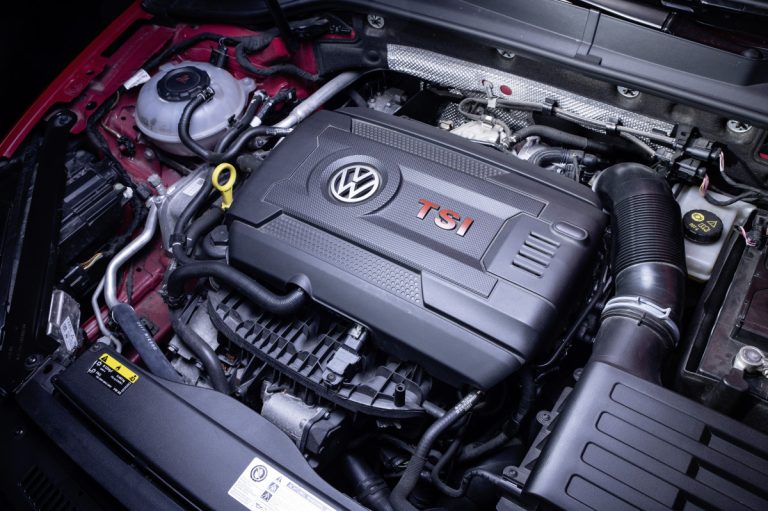 Adiós al ‘todo eléctrico’: la UE permitirá motores de combustión más allá de 2035… aunque no como esperas