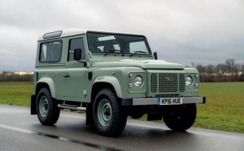 El último Land Rover Defender Heritage producido sale a subasta online land rover defender 90 heritage final car produced 2