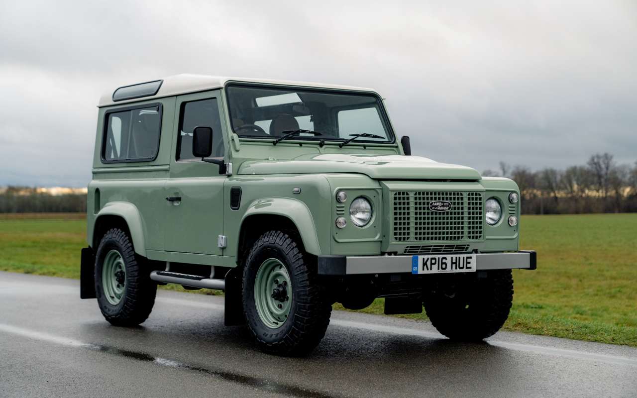 El último Land Rover Defender Heritage producido sale a subasta online
