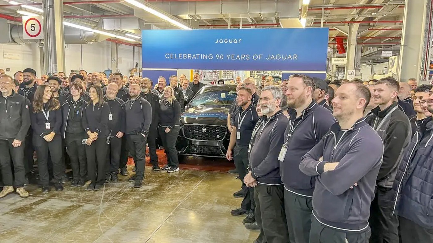 Jaguar cumple 90 años con un movimiento ya anunciado: han dejado de fabricar coches de combustión interna
