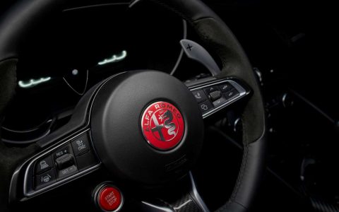 giulia quadrifoglio luna rossa 12