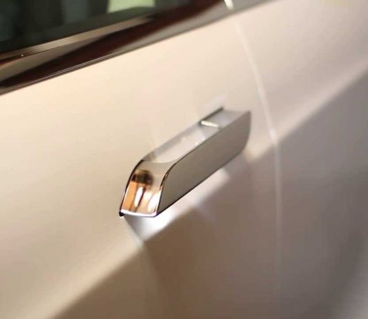 Es oficial: China prohíbe estos famosos tiradores de puerta en los coches eléctricos… y te acabará afectando a ti también maxresdefault 4