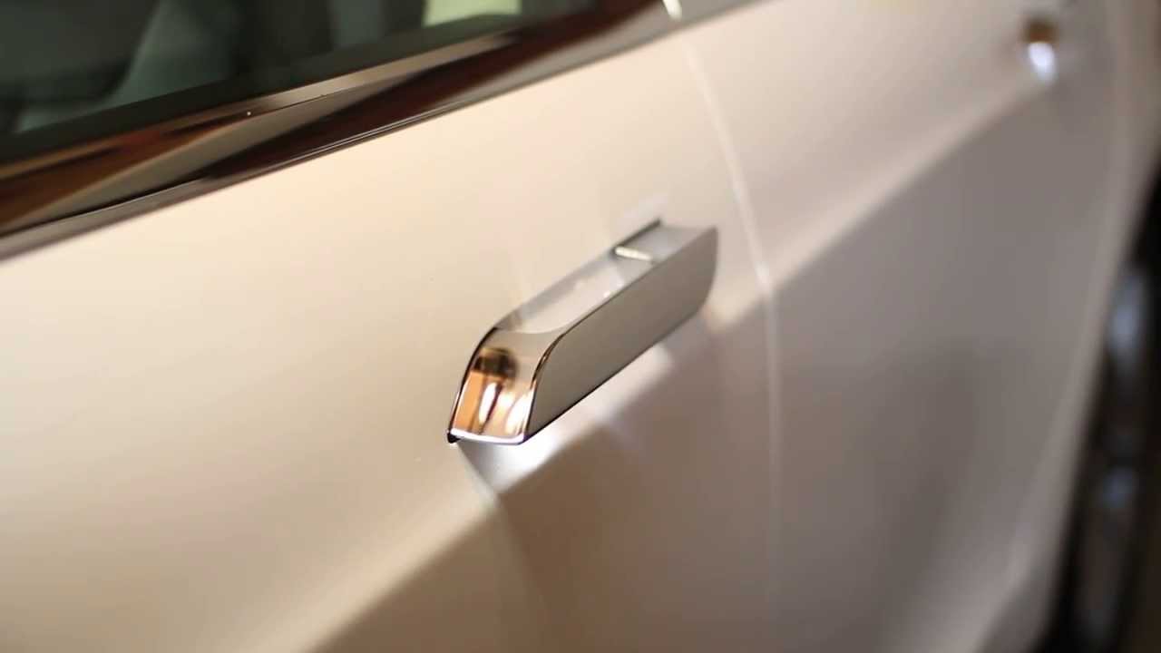 Es oficial: China prohíbe estos famosos tiradores de puerta en los coches eléctricos… y te acabará afectando a ti también