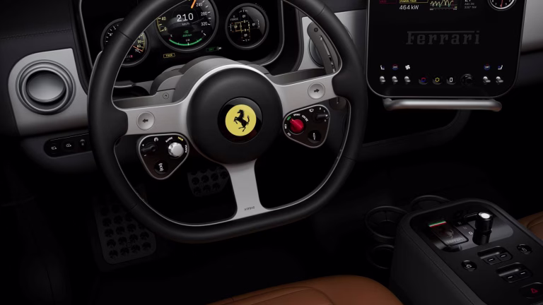 Ferrari Luce: así es el interior del primer eléctrico diseñado por el artífice del primer iPhone