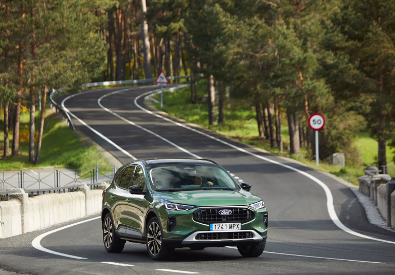 Adiós al volante en autopista: el nuevo Ford Kuga estrena la tecnología para circular sin manos de forma legal