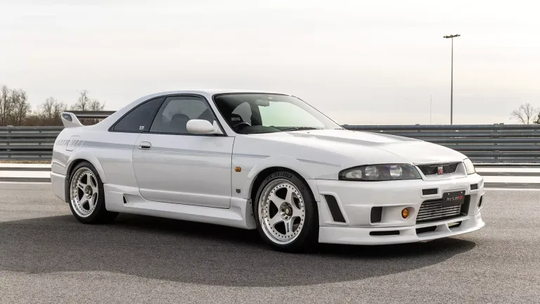 Solo hay 44 en el mundo: el Nissan Skyline GT-R R33 NISMO 400R busca dueño… y ahora puede ser tuyo
