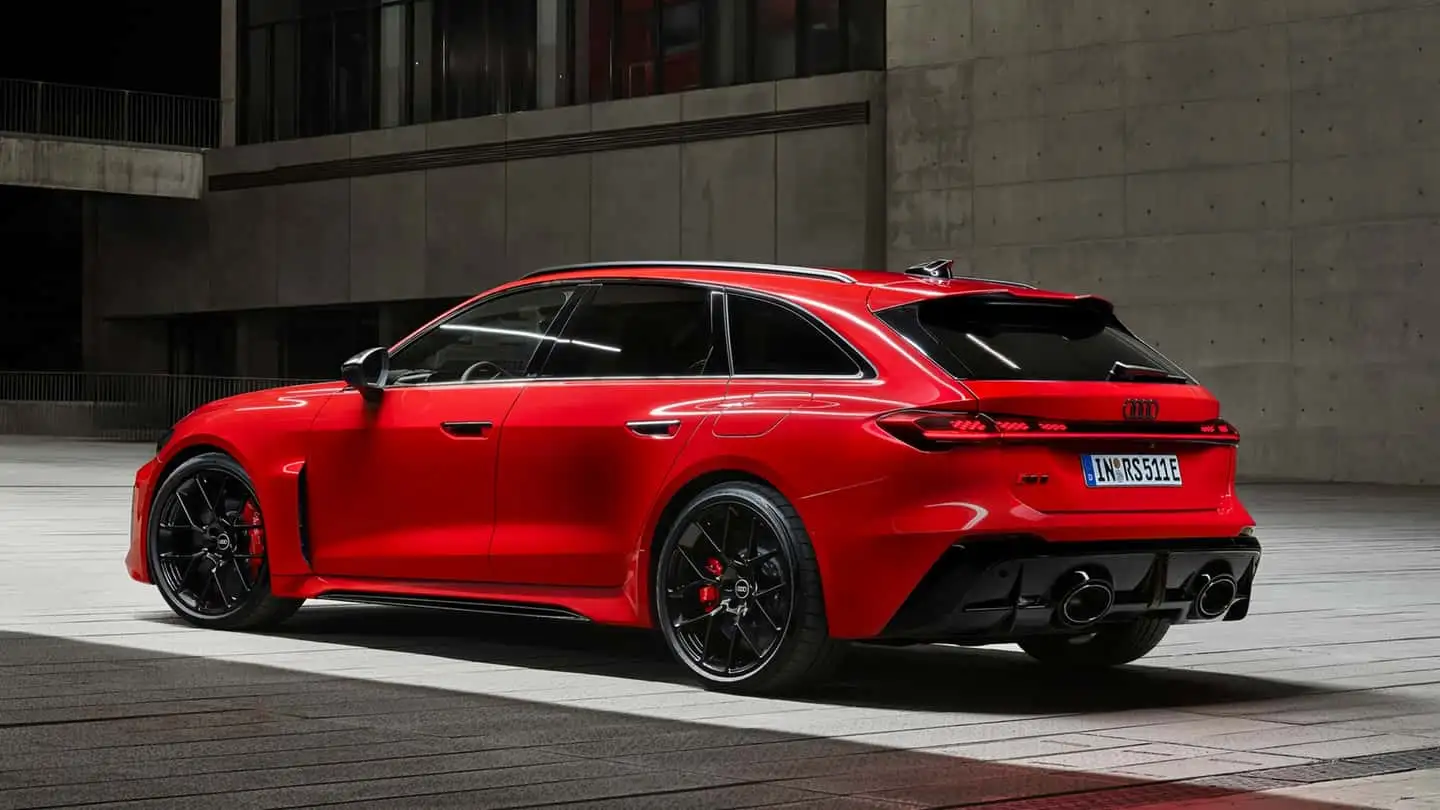 Pesa varios cientos de kg más que el RS4, pero Audi asegura que el nuevo RS5 híbrido se siente ‘ágil y ligero’