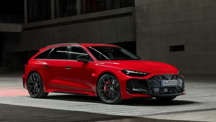 Pesa varios cientos de kg más que el RS4, pero Audi asegura que el nuevo RS5 híbrido se siente ‘ágil y ligero’