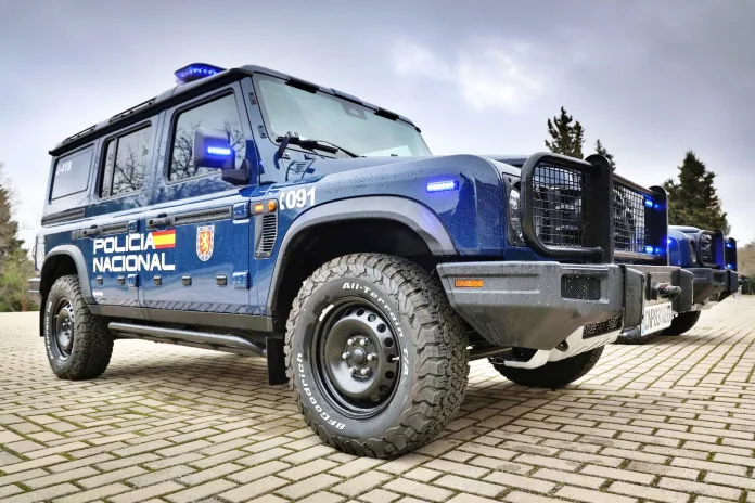 La Policía Nacional se pasa al 4×4 puro: chasis de largueros, motor BMW y cero miedo al barro para su nuevo blindado todoterreno