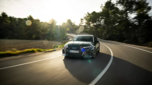 ¿Pagarías 135.000 euros por un coche compacto? El nuevo Audi RS 3 tiene la respuesta