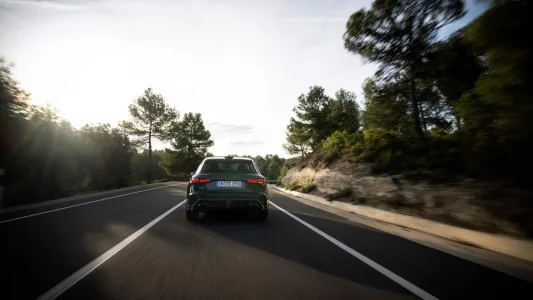 ¿Pagarías 135.000 euros por un coche compacto? El nuevo Audi RS 3 tiene la respuesta