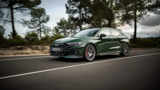 ¿Pagarías 135.000 euros por un coche compacto? El nuevo Audi RS 3 tiene la respuesta