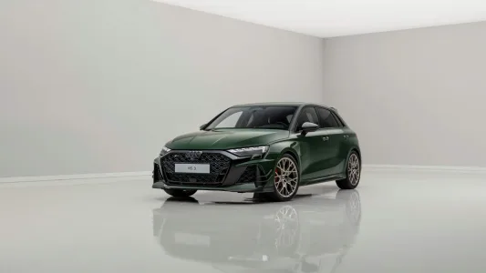 ¿Pagarías 135.000 euros por un coche compacto? El nuevo Audi RS 3 tiene la respuesta