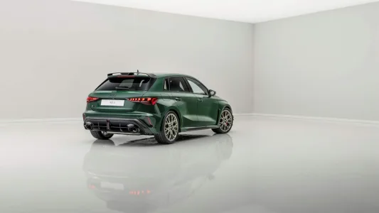 ¿Pagarías 135.000 euros por un coche compacto? El nuevo Audi RS 3 tiene la respuesta