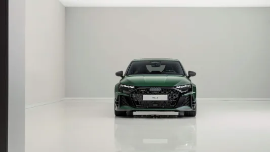 ¿Pagarías 135.000 euros por un coche compacto? El nuevo Audi RS 3 tiene la respuesta