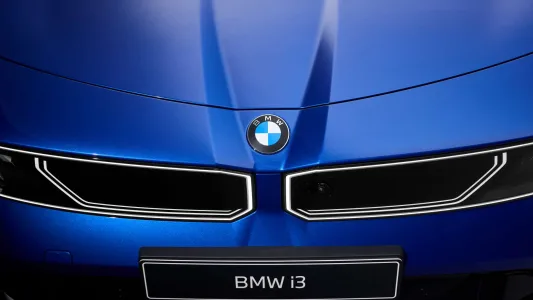 BMW-i3-electrico-sedan-12