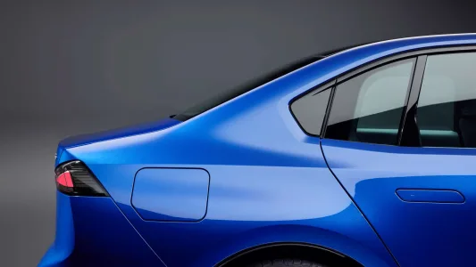 El BMW que fulmina el miedo a viajar en eléctrico: 900 km de autonomía y recargas en 10 minutos