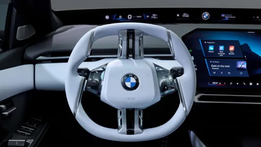 El BMW que fulmina el miedo a viajar en eléctrico: 900 km de autonomía y recargas en 10 minutos